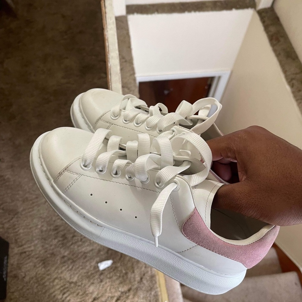 Alexander McQueens Size 6.5